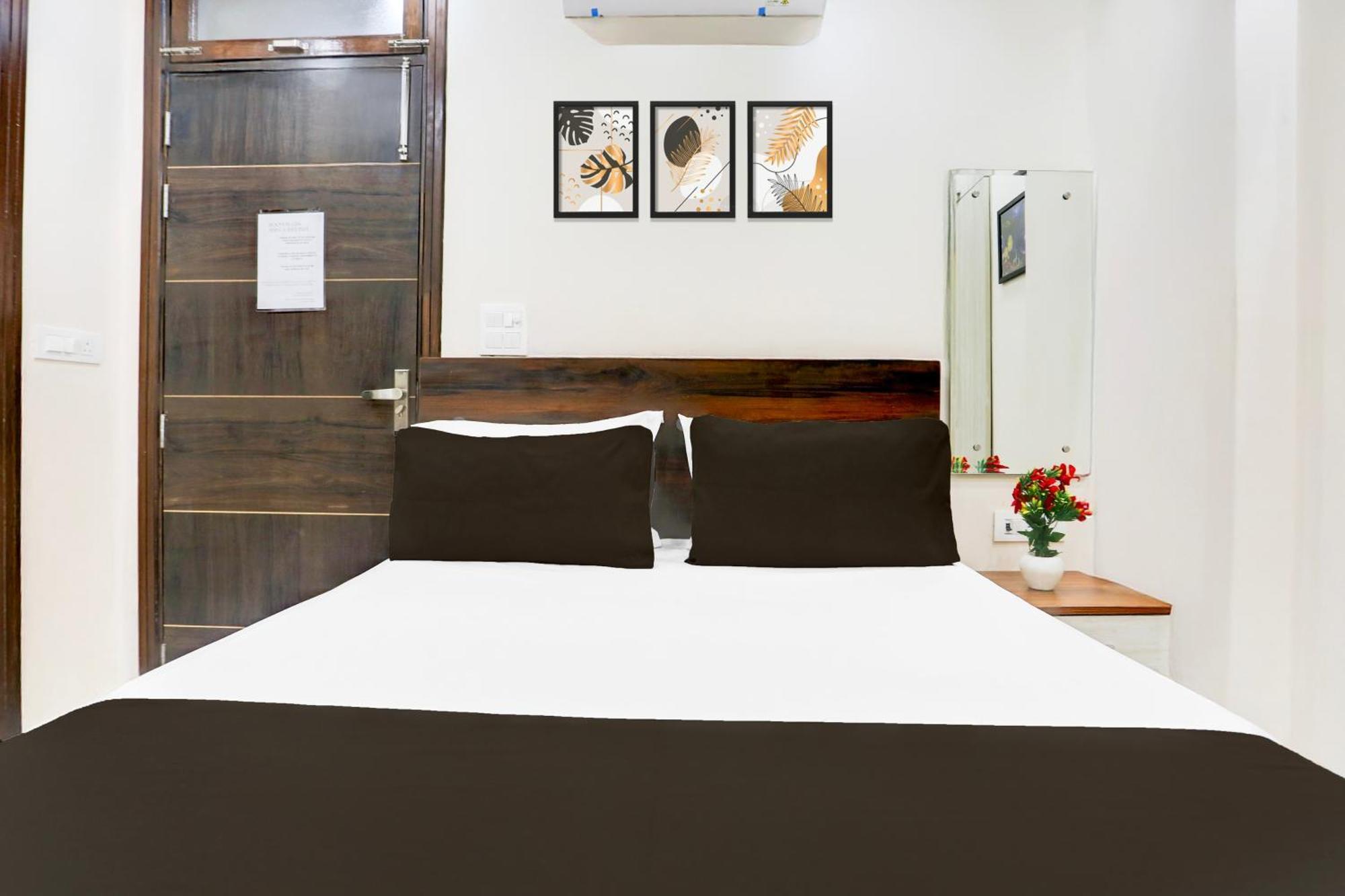 O The Escape Hotel New Delhi