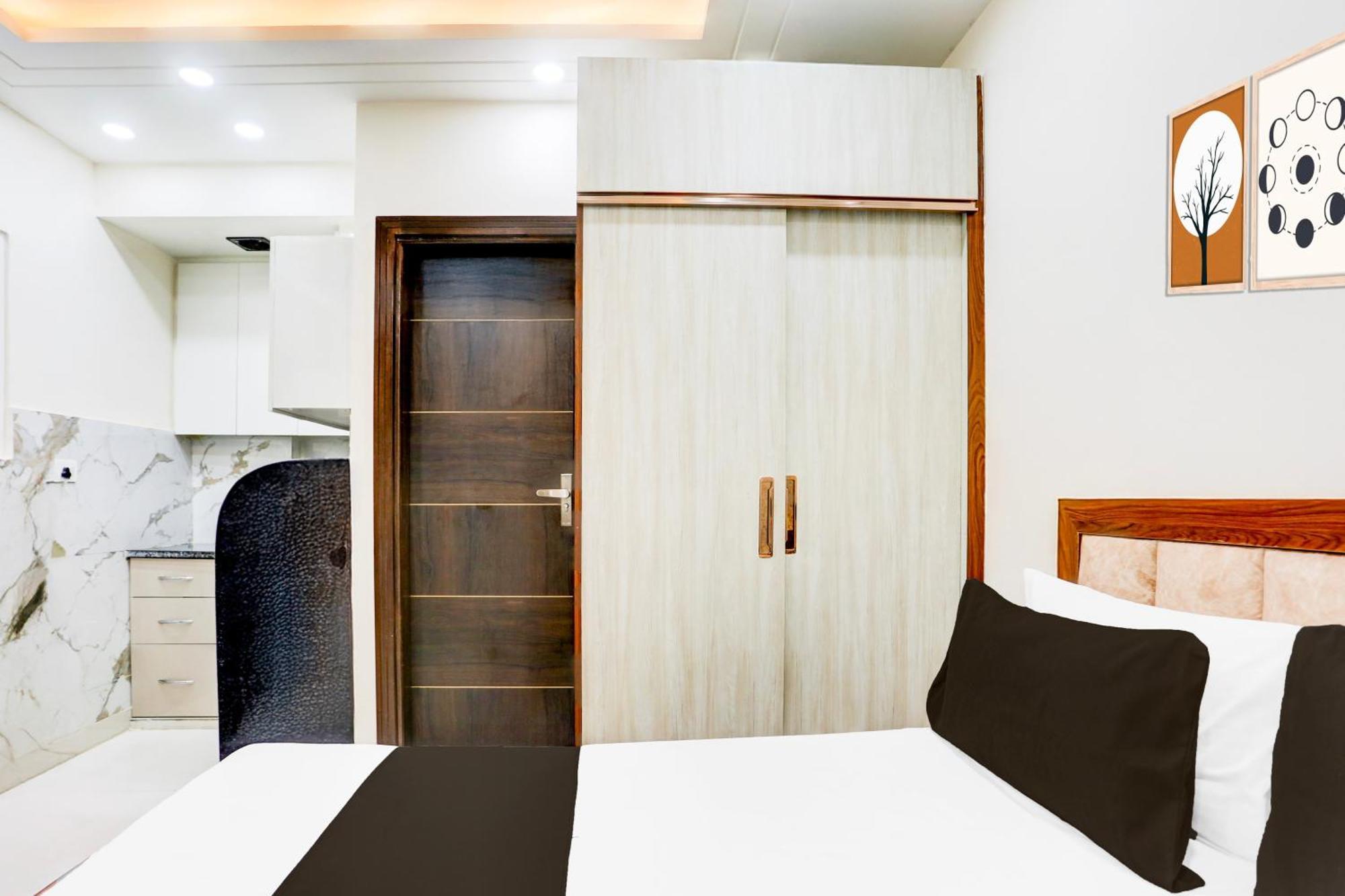 Hotel O The Escape *