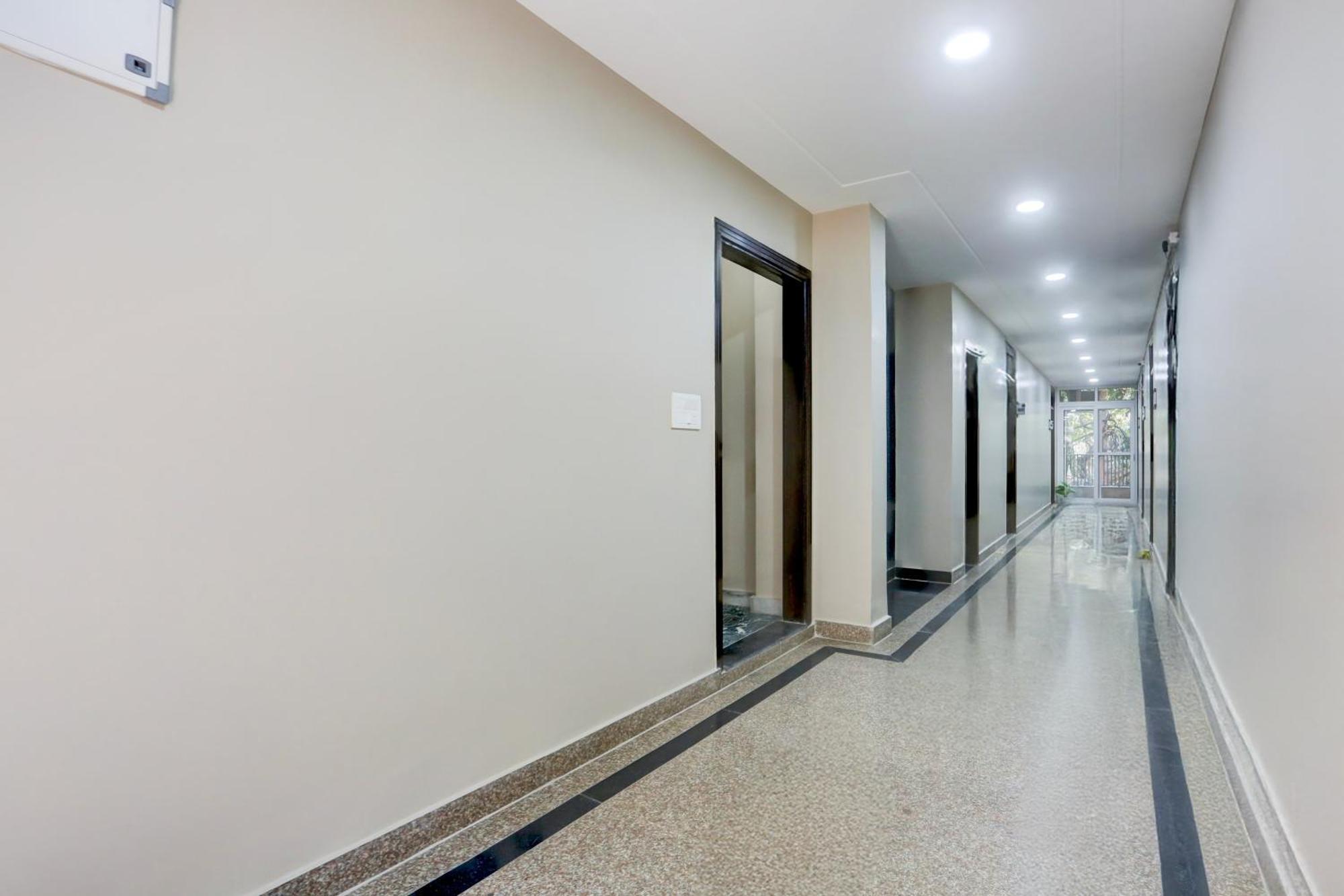 Hotel O The Escape New Delhi